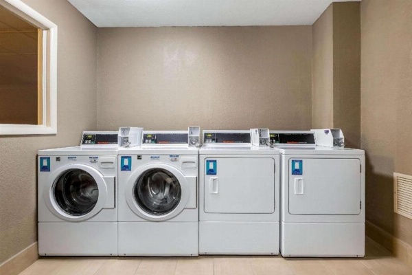 Quality Inn & Suites Des Moines - Merle Hay Road image 9