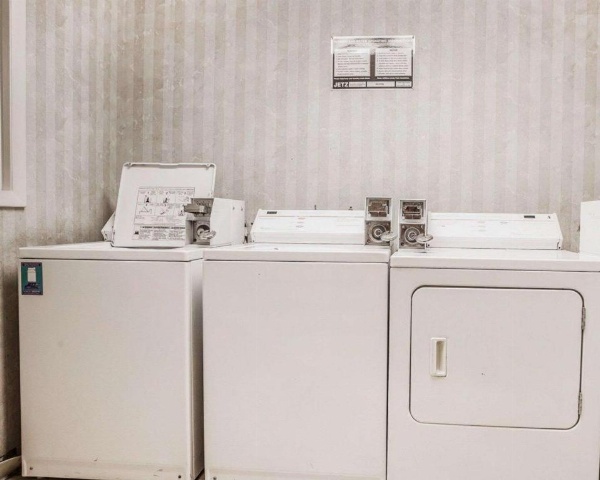 Quality Inn & Suites Des Moines - Merle Hay Road image 11