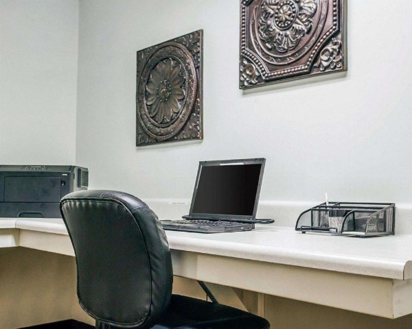 Quality Inn & Suites Des Moines - Merle Hay Road image 12