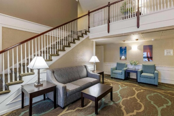 Quality Inn & Suites Des Moines - Merle Hay Road Main image